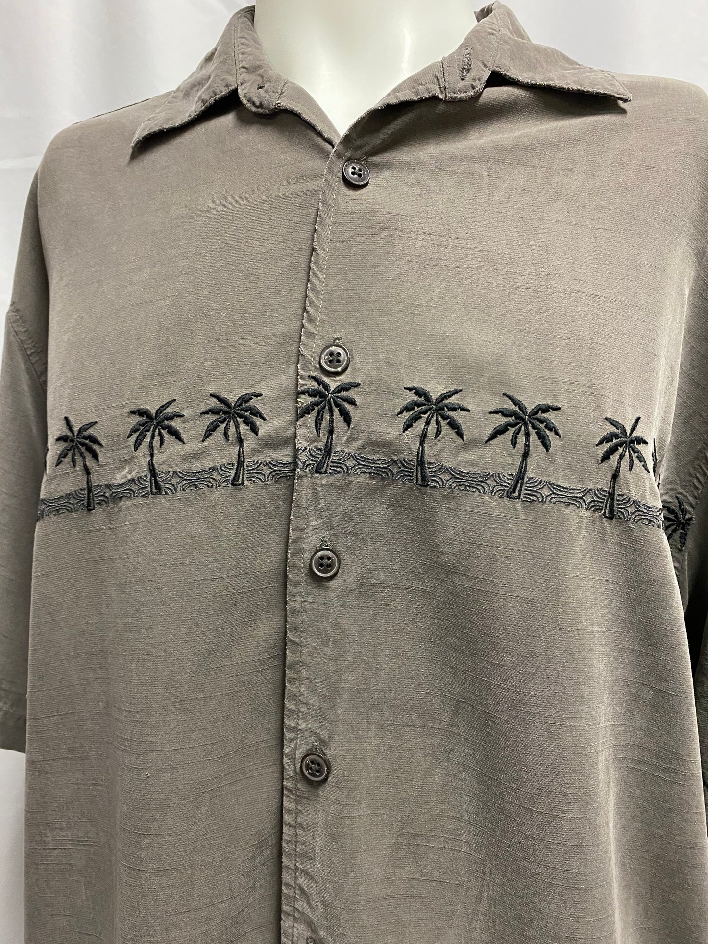 M/L - Quiksilver 2000s Palm Trees Button Up