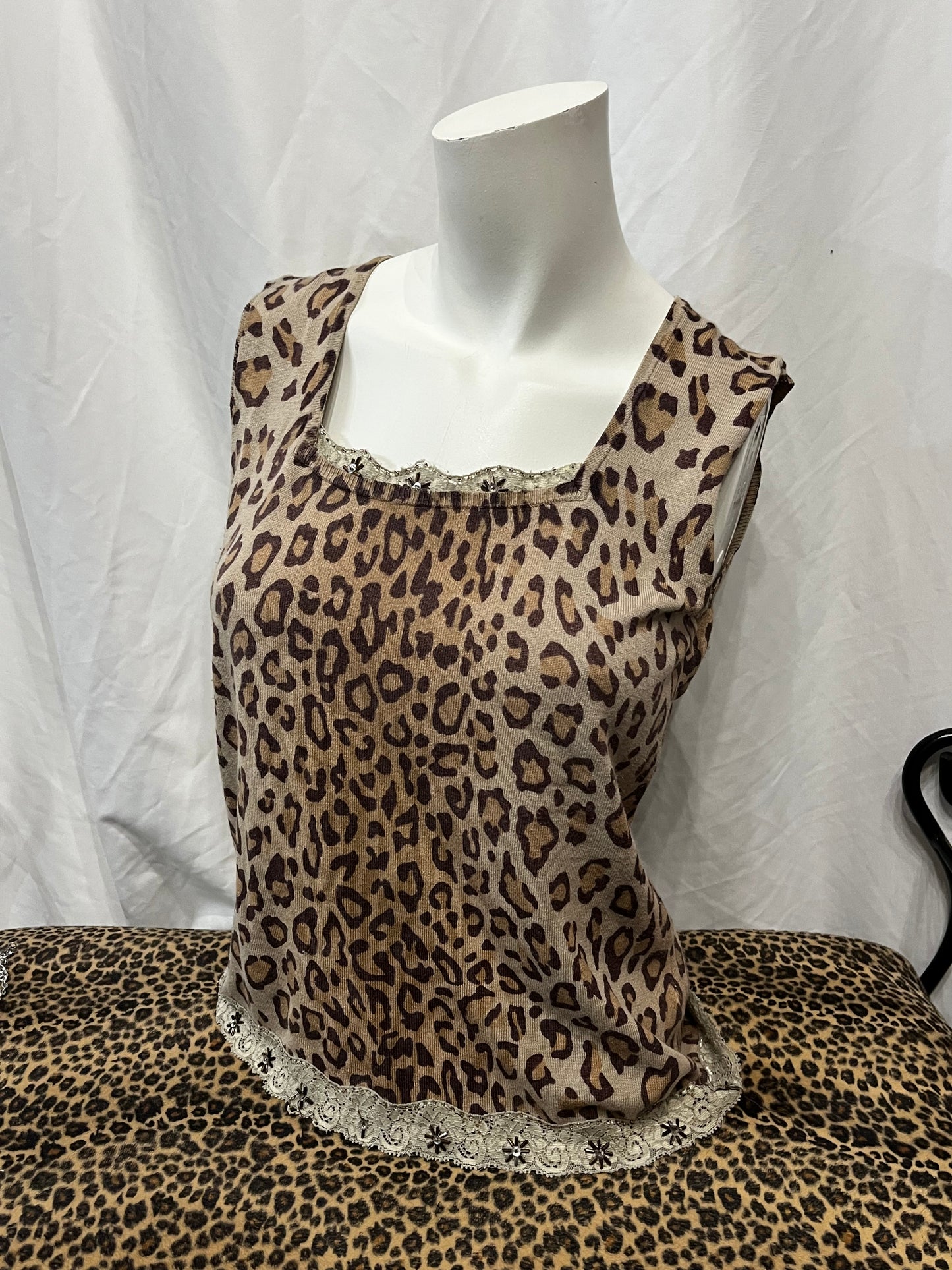 M/L - Leopard Knit Lace Trim Sleeveless Top