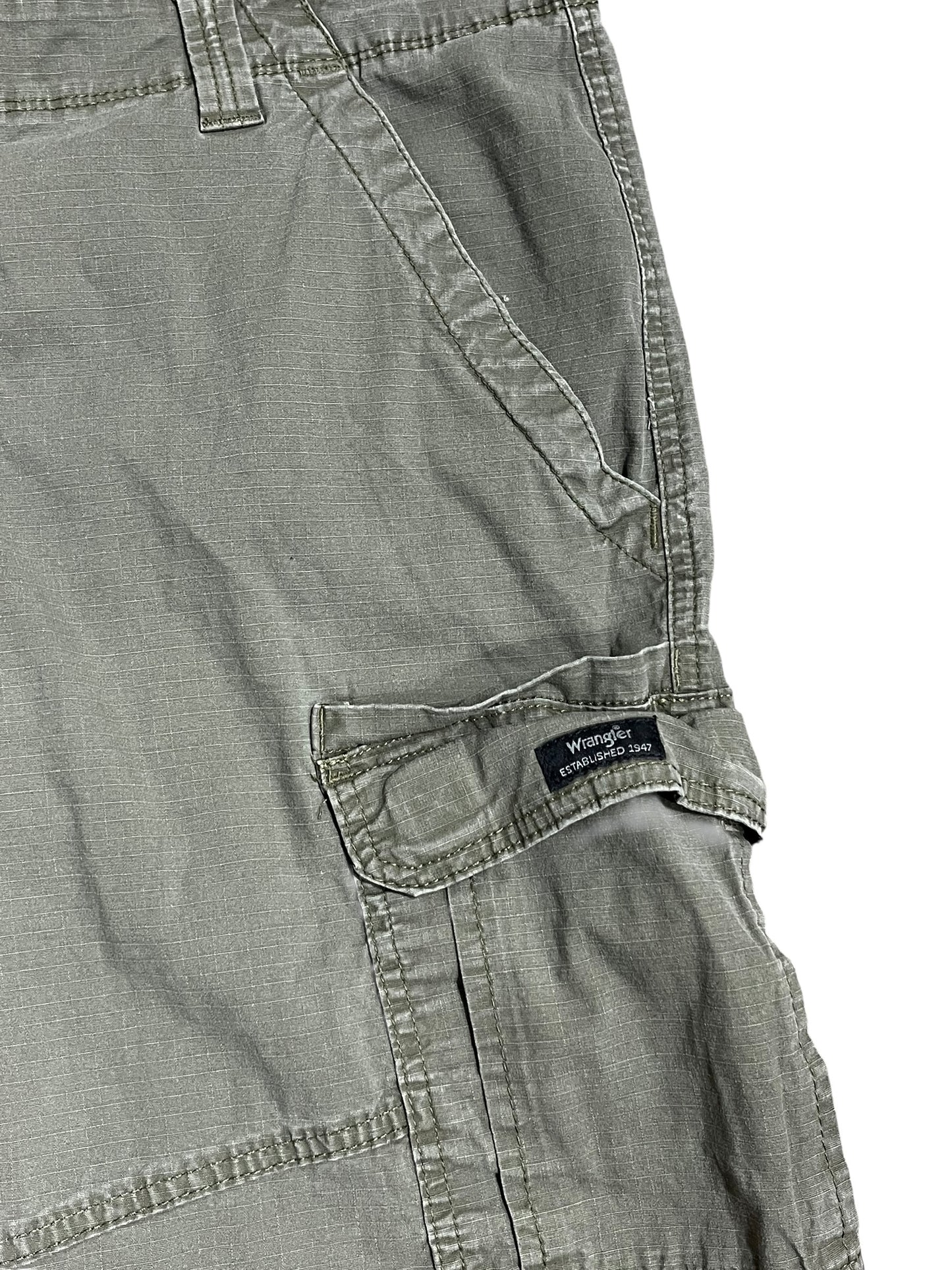 33" - Wrangler 90s Army Green Cargo Shorts